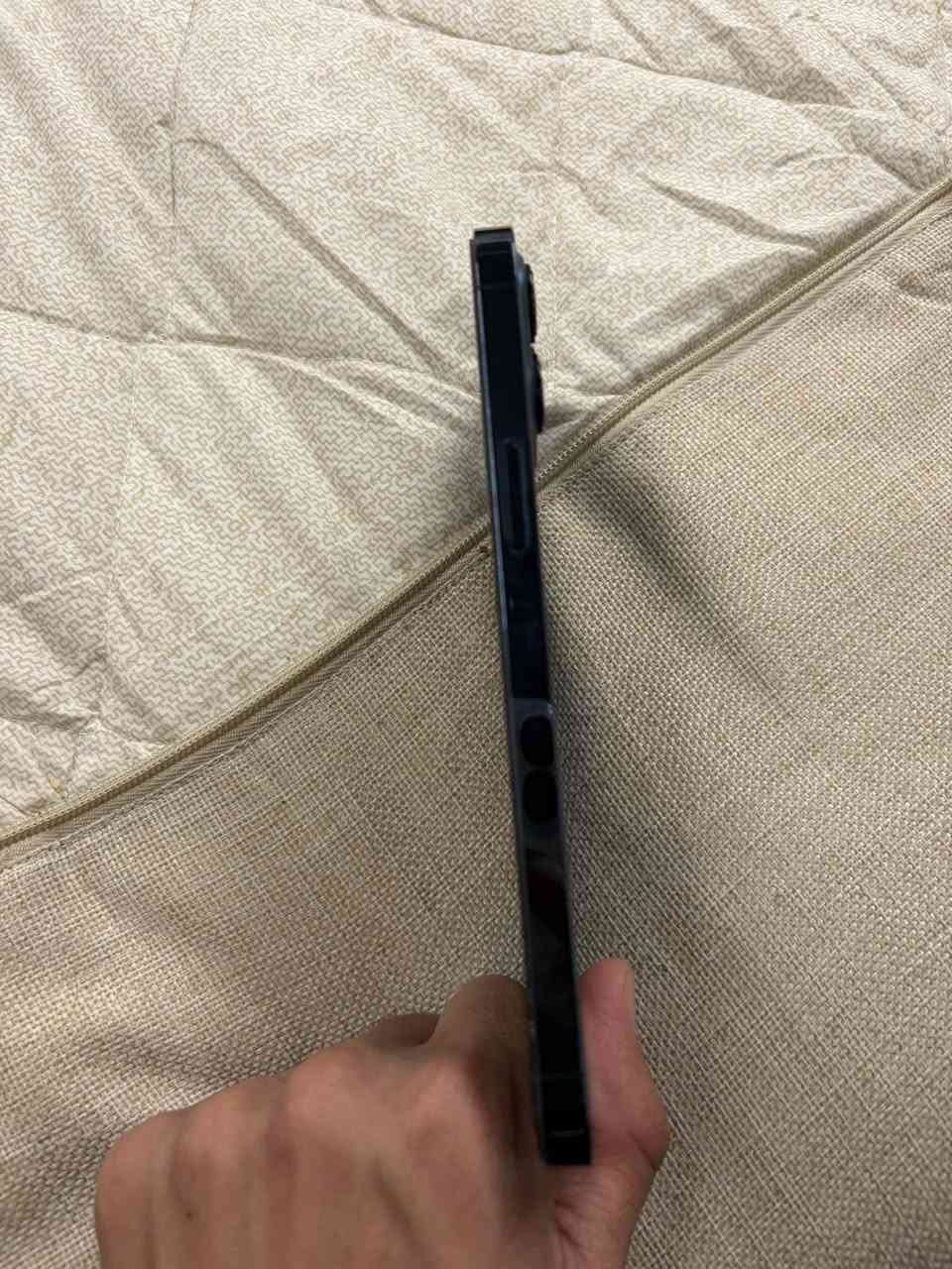 ايفون 12 برو ماكس 
بطاريه 81 مساحة 256 
نظافه 100 غراضه ويا كامل الجهاز 
للاستفسار ***********
سعر 490وبي مجال
