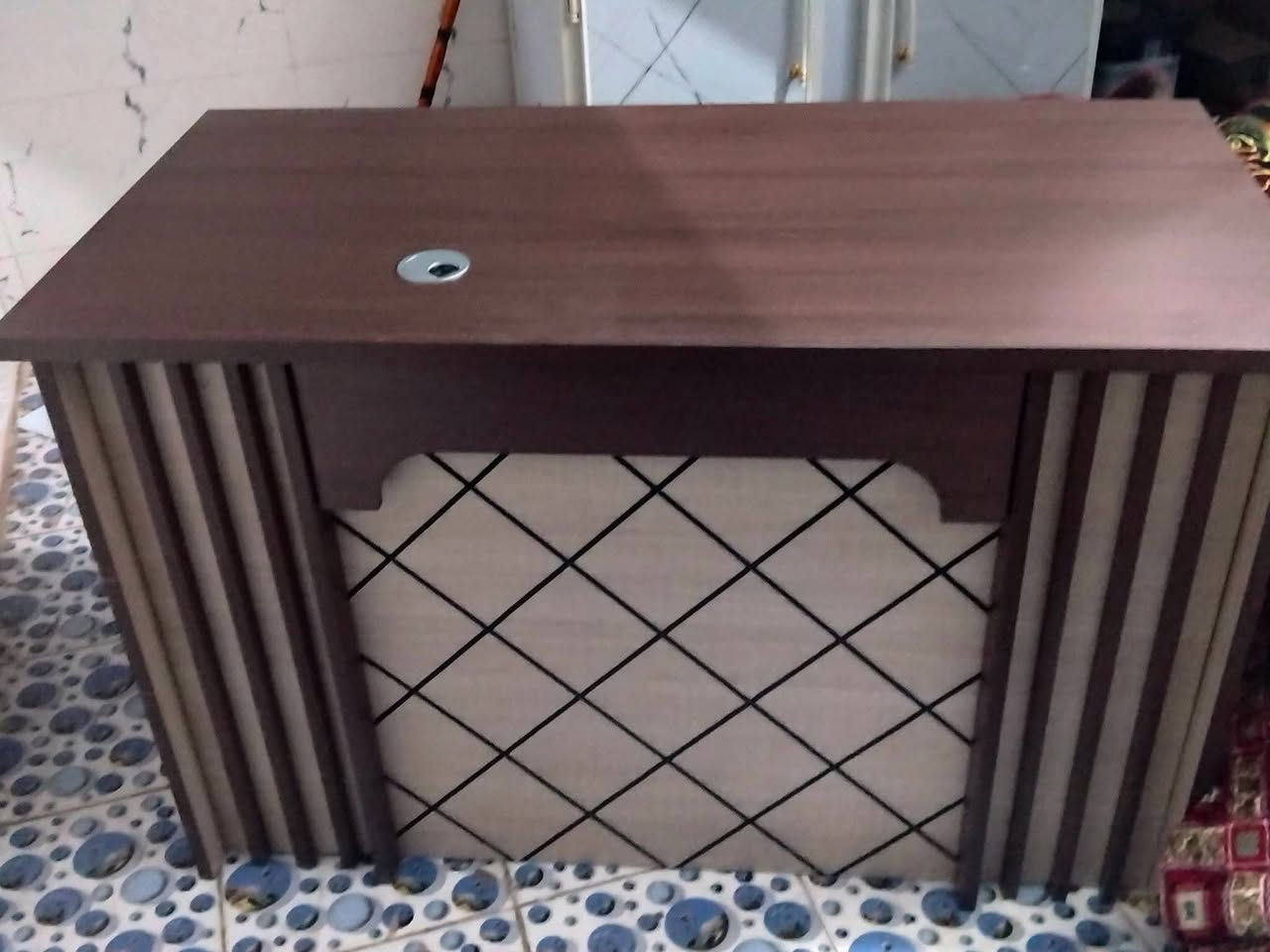 سلام عليكم ميز مكتبي للبيع نظيف حيل ما مستعمل  طول 120 وعرض 60 سعرة 125 وبي مجال للاستفسار ***********
