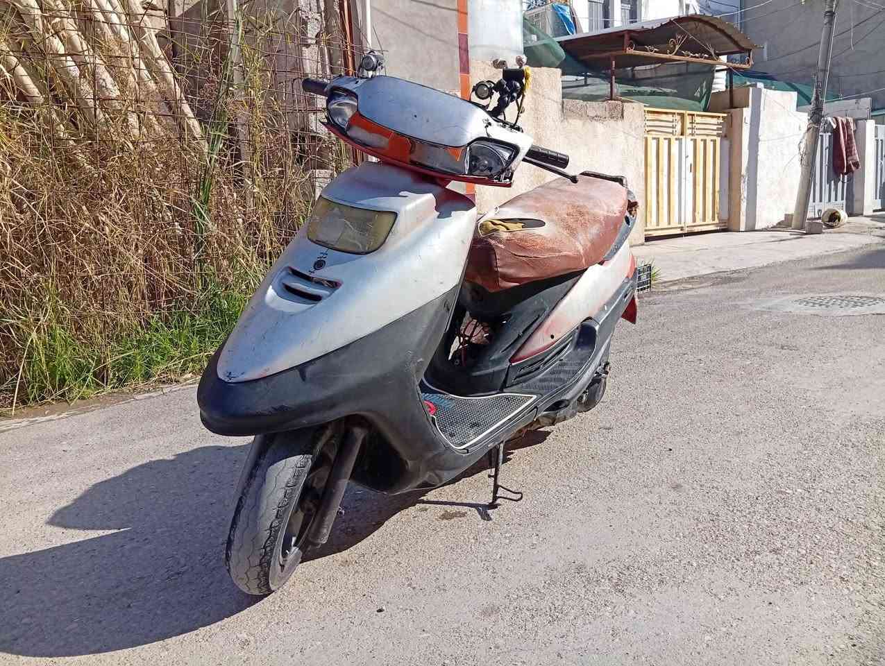 للبيع دراجه فراشه ياباني كهربائيات كامله مكينه شادها طابوكه قبل شهرين  دراجه كامله نص هدر شرط النضافه وين ميعجبك اطلع نقصها بس كفرات وباتري عل بلاد باقيه العنوان بعقوبه التحرير ***********
