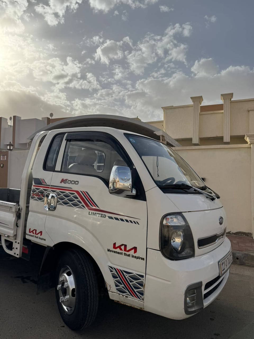 السلام عليكم للبيع كيه موديل 2015 فحل مفتوح محرك 4000 السونار موضح بل منشور السعر 125 بيه مجال بسيط عنوان الرمادي ***********
