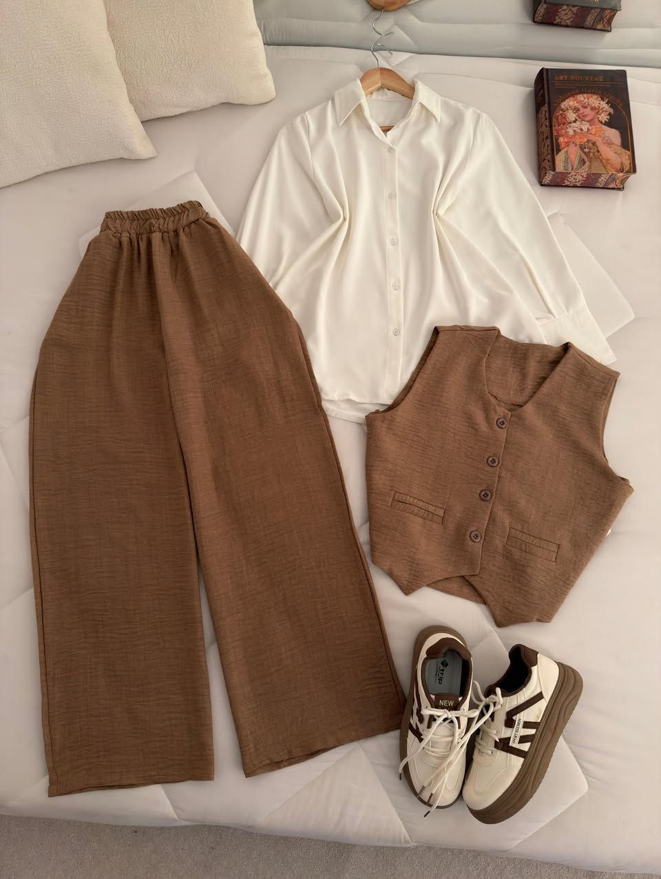 طقم 3 قطع 

القياس فري سايز يلبس 38 40 42 44 46 

السعر 20 الف

نوع القماش كتان صيفي
توصيل 5 لجميع محافظات


**إذا كنت صاحب هذا الإعلان وتريد حذفه لأي سبب، رجاءا أرسل رسالة إلى الدعم الفني**