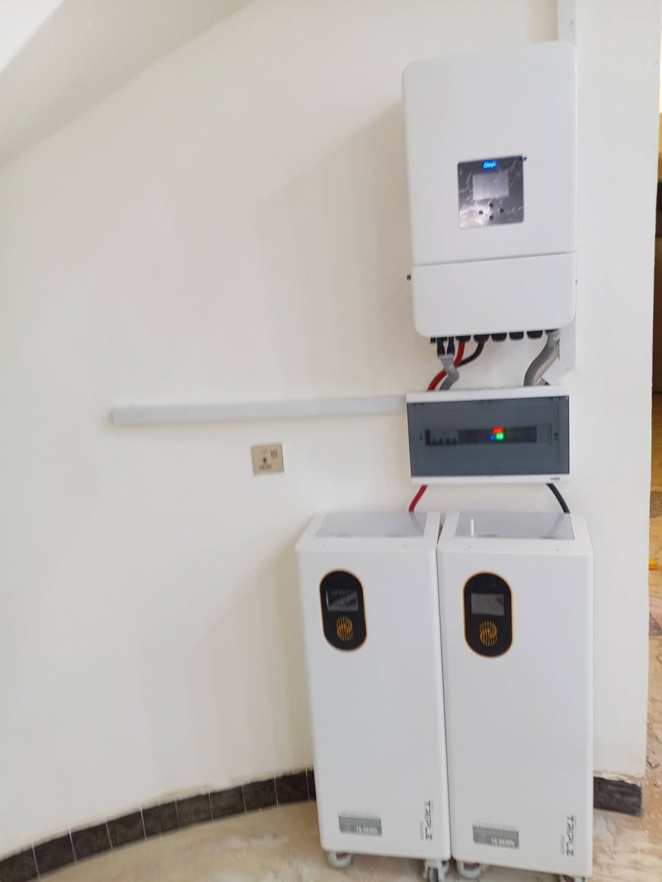 {تنصيب منظومة طاقة شمسيه2026}

‎من قبل كادر شركة رويال سولار 

‎تجهيز منظومة منزلي 32 أمبير نهارأ و 32 أمبير ليلأ 

الموقع صلاح الدين - قضاء بيجي 
  
‎✅الواح المستخدم جينكو حجم 615واط
‎عدد: 16 ضمان 15 سنة استبدال

جهاز انفيرتر   هايبرد DEYE 8k✅
‎  عدد:1 ضمان 5 سنة 

بطارية مستخدمة نوع ليثيوم SOLAX  حجم 16KW ✅
عدد:2 ضمان 10 سنوات تبديل+صيانة

‎يتوفر لدى شركتنا رويال سولار نظام نقدي و اقساط لموظفين كي كارد لمده 18 أشهر 

‎العنوان كركوك شارع القدس - مقابل كوفي الجادرية - عمارة رويال نيت 

‎فرع الثاني كركوك شارع المطار قرب فلكة تكريت

فرع صلاح الدين - تكريت - القادسية شارع الكراج -قرب الحديثي للموبايل 

‎للحجز والاستفسار للتواصل او مراسلتنا على واتساب 

*********** كركوك
*********** صلاح الدين اسيا
*********** صلاح الدين زين
*********** الشركة 

 الرقم المختصر 6020📞
