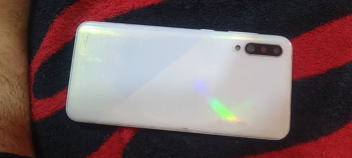 متاح للبيع شلع كلهم ٤ موبايلات واكو موبايل ٥ مطفي هم وياهن هدية ثنين موبايلات قديمات 150 الف شلع كلهم

***********

كل الاجهزة شغالة ما عدة الي ذكرته فقط شاشه يتبدل 

مكاني بغداد
