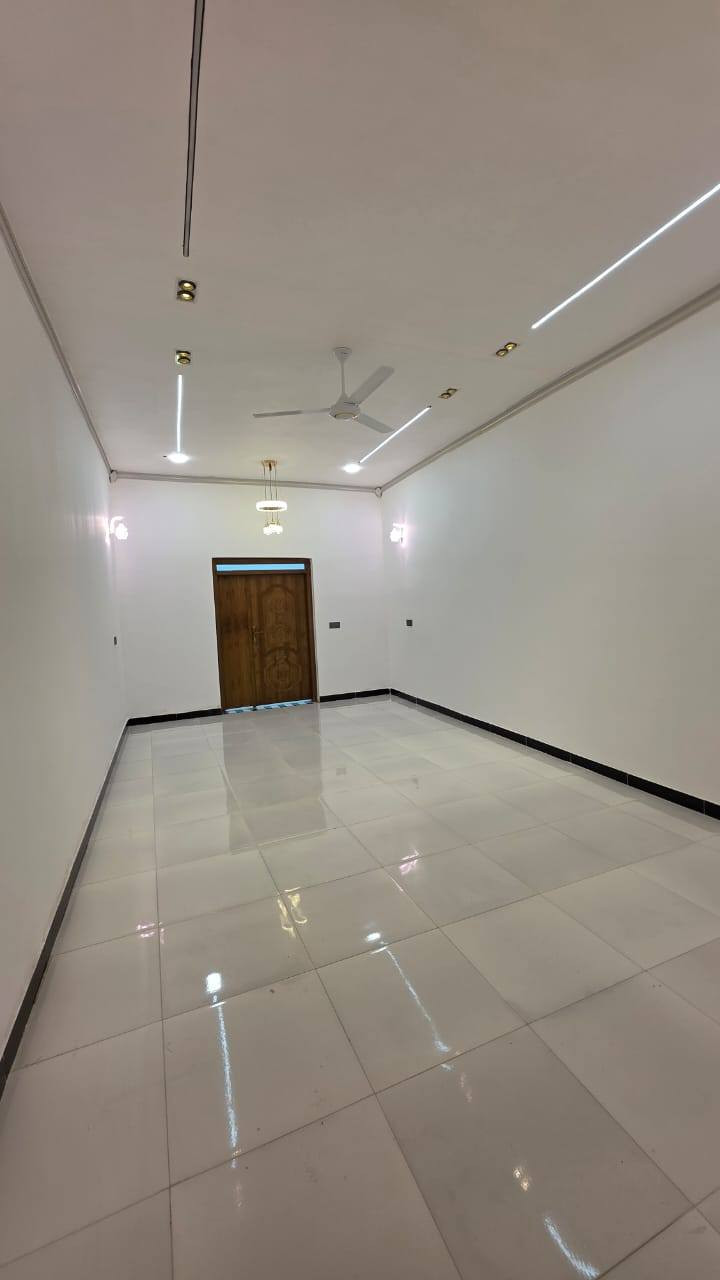 السلام عليكم واسعد الله اوقاتكم
***********
يتوفر بيت للبيع  
سعر بلاش 
#طابو ملك صرف زراعي عراقي سند 25 
مساحة البناء 300 م
يحتوي البيت على 
 3غرف 
ديوان 
مطبخ
صاله 
صحيات داخلي وخارجي
كراج سياره

#البناءجديد 2026 درجه اولى وجاهز من كلشي  منطقه
 هدوئ ومتوفر بيها جميع  
 الخدمات ماء كهرباء مدارس قريبه مستوصف سوك كافة الخدمات متوفره

البيت فارق وجاهز للسكن

#العنوان : بصره ابي الخصيب حي العسكري قرب المحكمه الجديده
( السعر  130 وبي مجال )
***********
