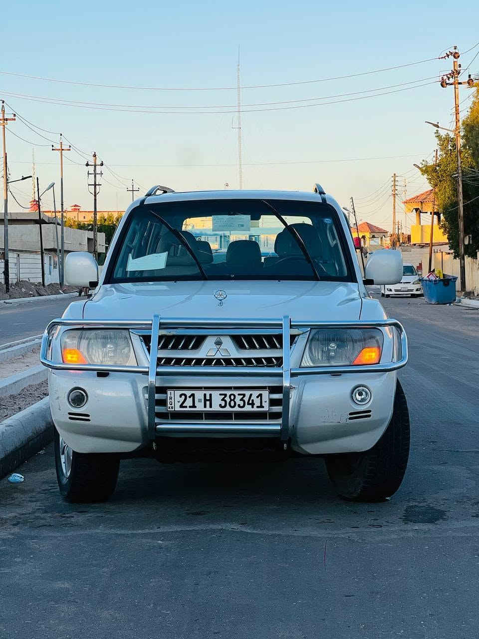 للبيع 🛑
النوع : ( متسوبيشي باجيرو حبتور خليجية العلامة الذهبية ) 

الموديل : ( 2006 )

اللون : ( أبيض لؤلؤي )

المواصفات : ( فتحة سقف ، مقاعد جلد ، تحكم كهربائي للمقاعد ، تبريد 3 قطع امامي خلفي ، نظام صوتي ممتاز ، مرايات شفط وتحكم بيهن كهربائي ، بالأضافة الى كروز مثبت سرعة ، لايت زينون ، كشافات ضباب ) 

الحالة : ( السيارة بحالة جيدة جداً ، استخدام شخصي ، والسونار يحكم أدامة كاملة من الأف للياء برغي نقص مابيها ولله الحمد ) 

معلومات أضافية : السيارة رقم سُليمانية رقم أنكليزي الجديد بأسمي تريد تحويل تريد وكالة 

الموقع : ( البصرة / الساعي مُقابيل حلويات الخاصكي )

السعر : ( ▪️ 𝟏𝟏𝟕 ▪️ ) وبي مجال للطيبين

للتواصل : ( *********** )📝
