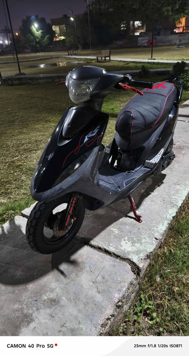 سلام عليكم دراجة للبيع شوفت عينك اي نقص مابيها شلعه ومعدل بوشه 49 بلادي تجي تفحص ماعجبتك عوفه وروح مكاني نجف ابو صخير السعر خاص تواصل واتساب ***********
