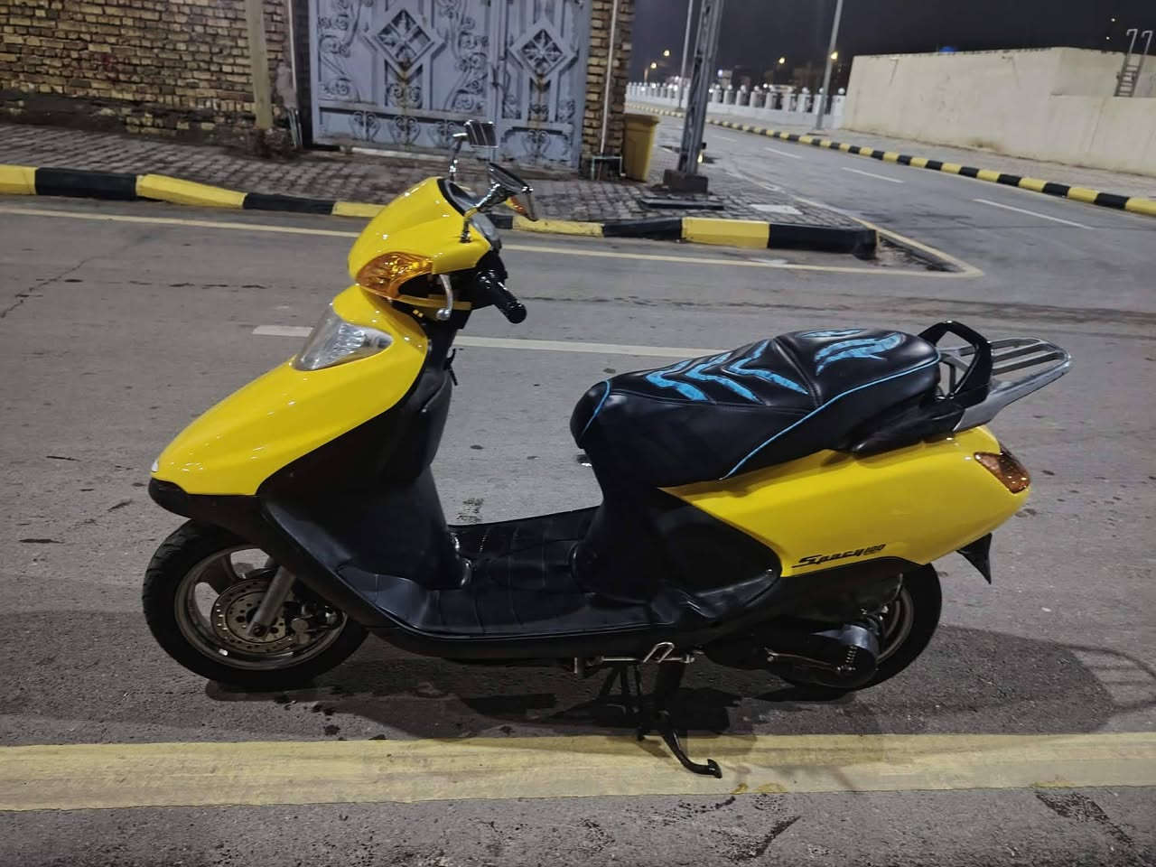 سبيسي ياباني كفرات 5 اختوم كابريتر بلادي دراجه بلاديه من طول للطول كله شغال مكينه ناعمة خير من الله مفتوحه اول مره مستعجل علئ بيعته مكاني كوت دور العمال  
***********
