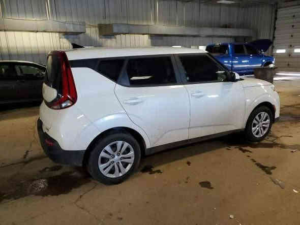 السلام عليكم كيا صول موديل٢٠٢١ وارد امريكي كلين بدون حادث فقط علامات الكيا مفقودة وقفل ستيرن السيارة مكفولة من الدعامية للدعامية ماشية ٦٠ميل نوع المكينة دوش المرغوب حجم ٢٠٠٠السيارة نظيفة جدا جدا المكان المشتل(( السعر ١٦٥ $ورقة))وبيهه مجال للاتصال*********** بغداد
