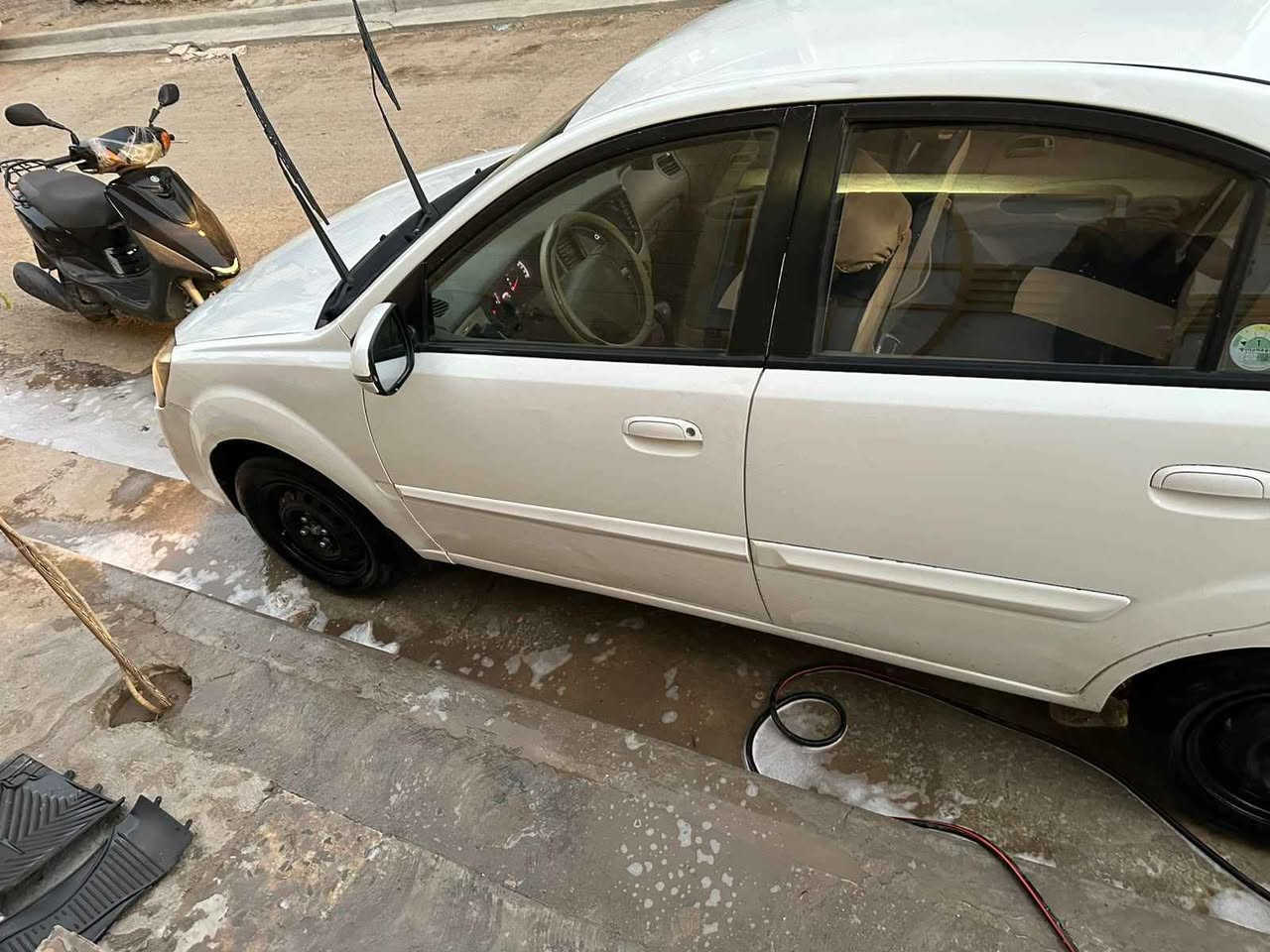 السلام عليكم للبيع كيه ريو ٢٠١١ رقم أربيل الجديد الدولي بأسمنه تحويل ثاني يوم كير اوتوماتيك ومحرك ١٦٠٠  خيرمن الله تبريد شغال تخم تاير بيهه ثلاث قطع صبغ بدون حادث قوي للاستفسار *********** السعر ٨٣ الفلوجة, الأنبار
