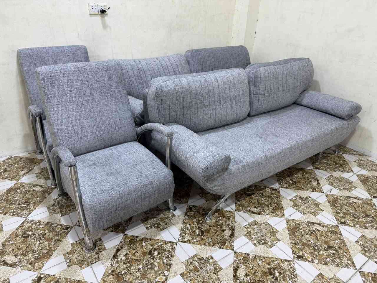 ئةم تاقمة 8نةفرييةبؤفرؤشتن 
توركية ئةكريت بةسيستةمو
ژيري مةخزةنة لؤكة
ژم***********
شوين كةلار
