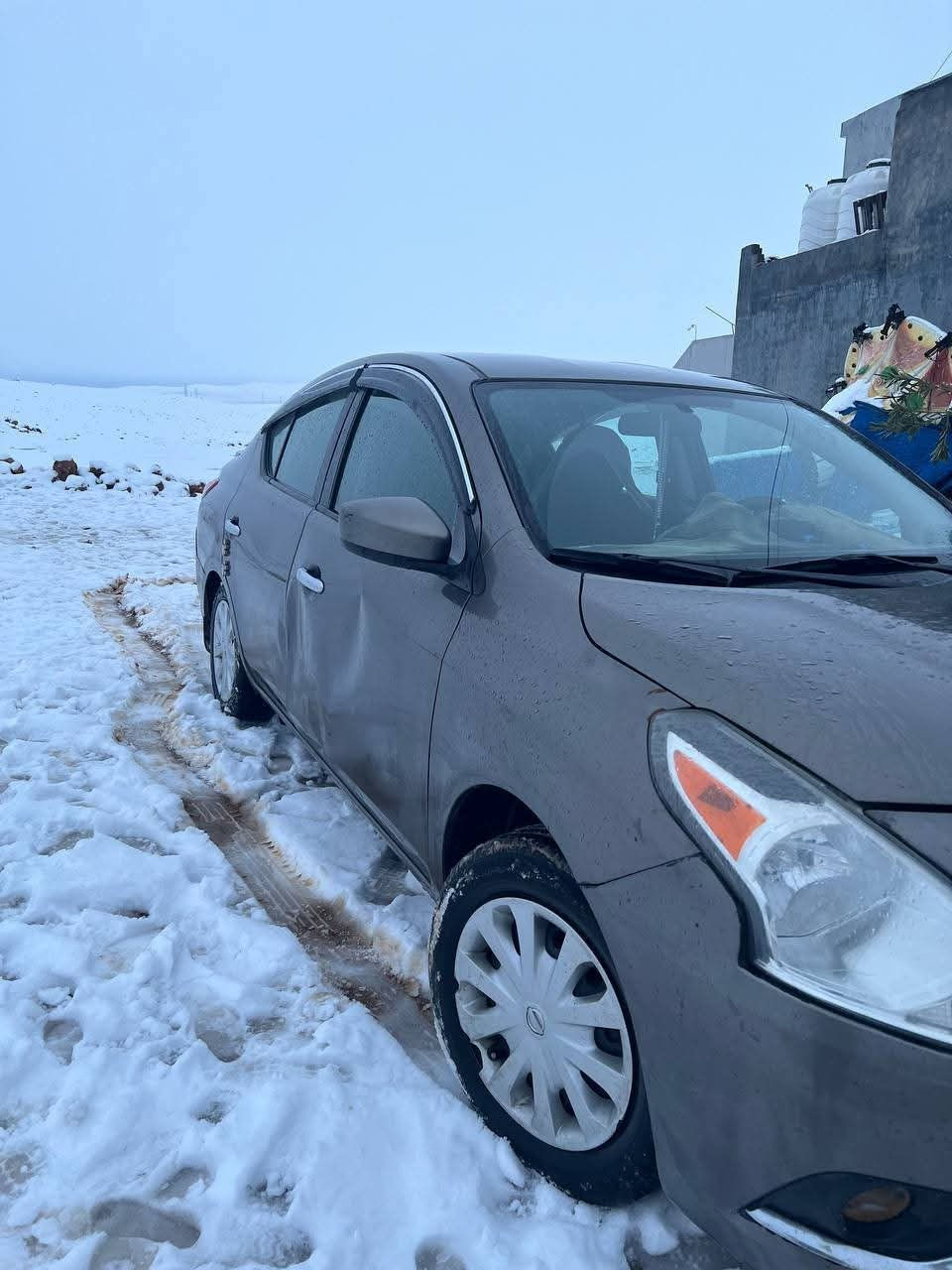 فيرسا وارد امريكي 2017
حادث قطعتين. باب وجاملغ جه السايق
وبيها تعديل جاملغ النفر والضرر مال باب يحتاج تعديل 
سنوية ورقم جديد تايرات جديدة 
رقم دهوك
ايرباك فقط جهه السايق 
موصفات معروفة تحكم صوت وسرعة
145 مايل ماشيه
عنوان عقرة اربيل 
سعر 90  
*********** أربيل, العراق
