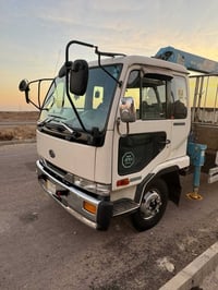 نيسان موديل ٩٣ مكفول كفالة عامة مكينة حاوية كرين مكفول شاصي كفالة سنوي...