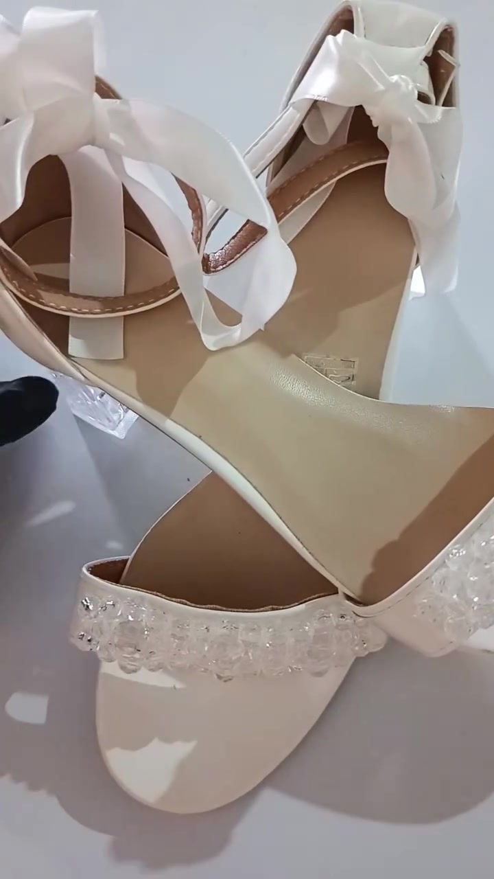 حذاء كعب  كرستال ابيض وشريط ابيض +سير
لون ابيض🤍
قياس 40
🌸فكره البيج متنوعه🌸
❤كل مايخِص المرأة❤
توصيل  ديوانيه جميع محافظات العراق
الرزق عل الله وعليكم 🌕


**إذا كنت صاحب هذا الإعلان وتريد حذفه لأي سبب، رجاءا أرسل رسالة إلى الدعم الفني**