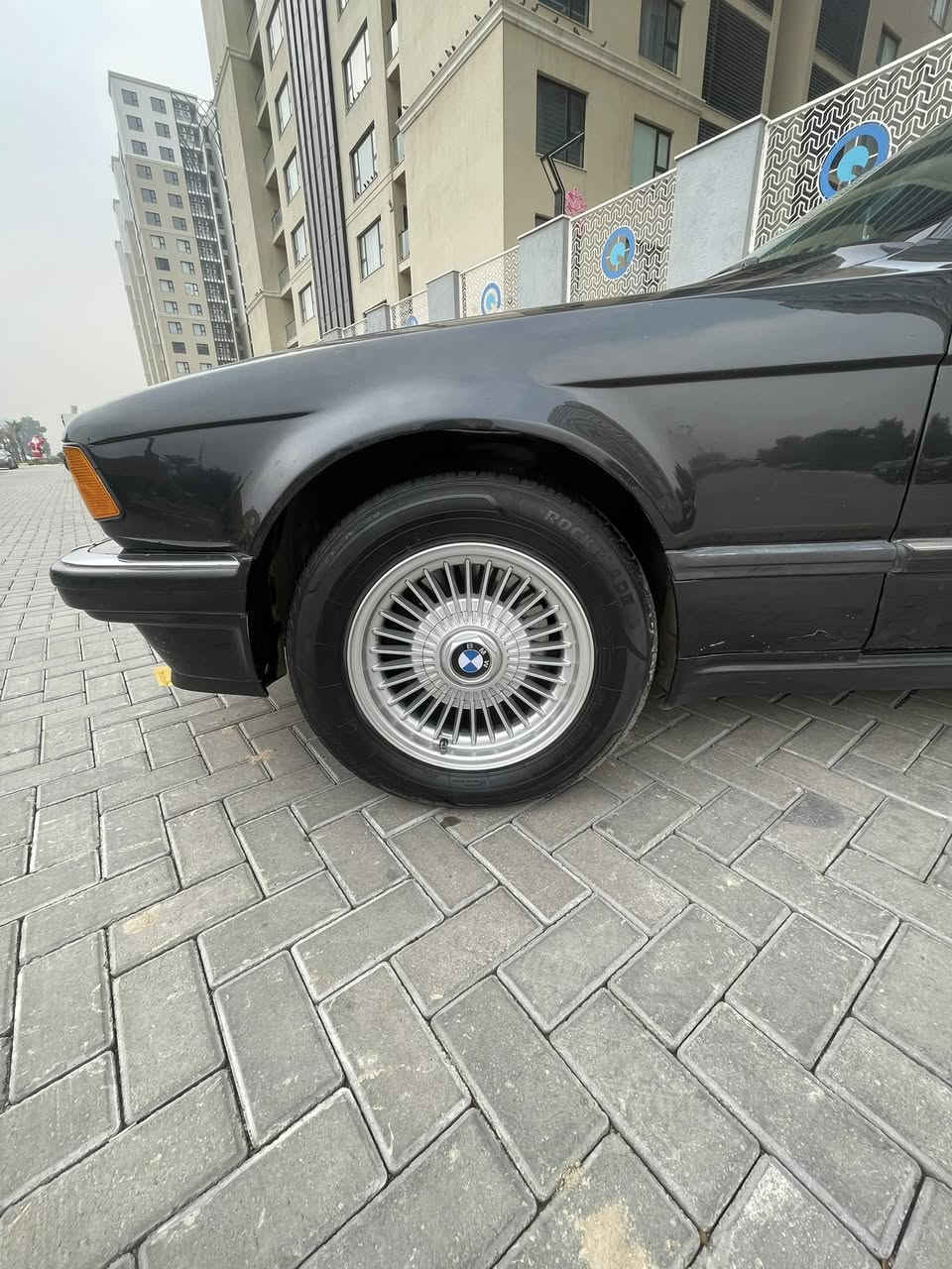 السلام عليكم للبيع او مراوس  BMW1992اصل740i 8سلندر كير تمساح 5نمر فول مواصفات رقم بغداد أنكليزي بدون حادث او خياسات فقط صبغ للجماليه وترايه حلو وناعمه أربع جام كهرباء سنتر لوك مري كهرباء كشنات جلد وكهرباء خزن ميموري دبل ايرباك سلايت روف بجم عريض بدون اي نواقص تبريد ثلج امامي وخلفي سياره بلاديه وحلوه وجاهزه وبدون اي نقص كير ومحرك وكهربائيات كل بلادي وشرط كل جديد لوك السعر ٩٢ ورقه عنواني بغداد السيدية 
***********

