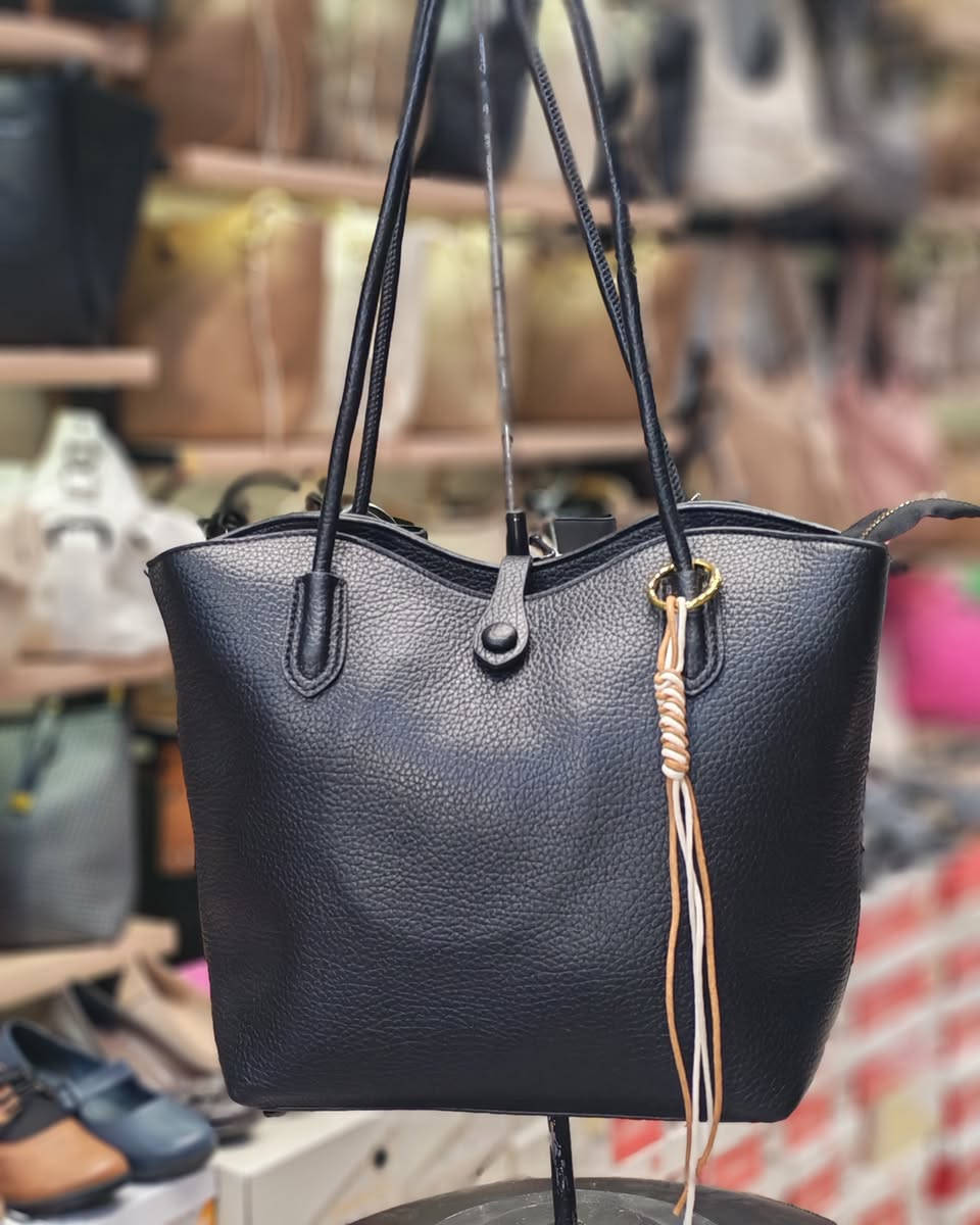 15 الف دينار وبسس من سيدار الزهور
تخفيضات حقيقيه للحقائب النسائيه للمتفاعلين🎁
للحجز والاستفسار مراسلة الصفحه او *********** واتس
