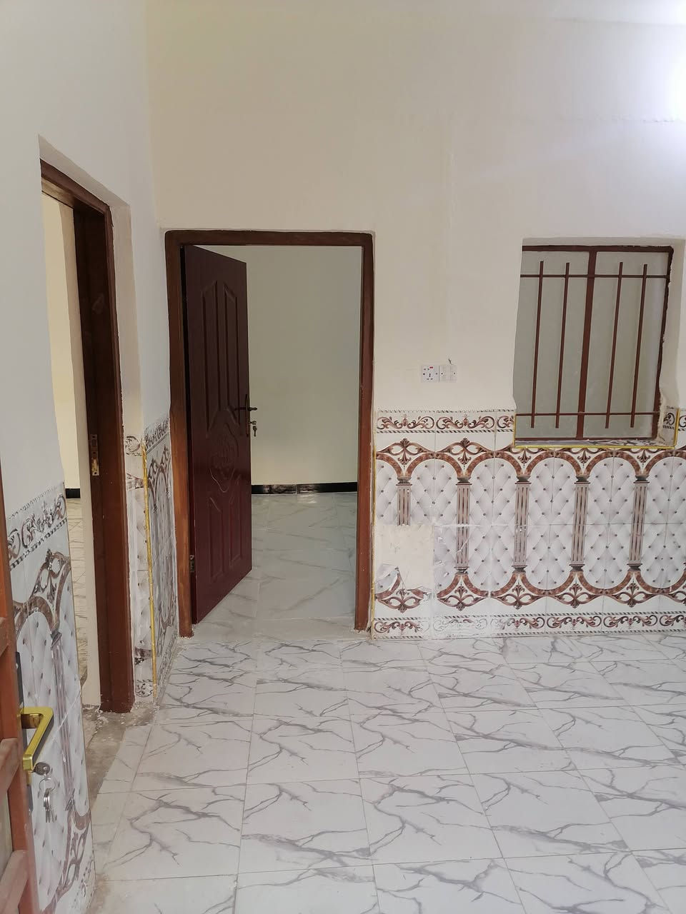 دار سكن ١٠٠ متر طابو صرف
واجه ١٠متر ونزال ١٠ متر
البناء ترميم جديد
استقبال
غرفة نوم
صاله
مطبخ
صحيات
السعر ٥٥ مع المجال
الموقع الديوانية حي العسكري الثالث خلف مدرسة المسرة
للاستفسار أكثر مراجعة مكتب التوكل للعقار الكائن في حي العسكري شارع ٣٠ او الاتصال والمراسلة على الواتساب على الرقم ***********
