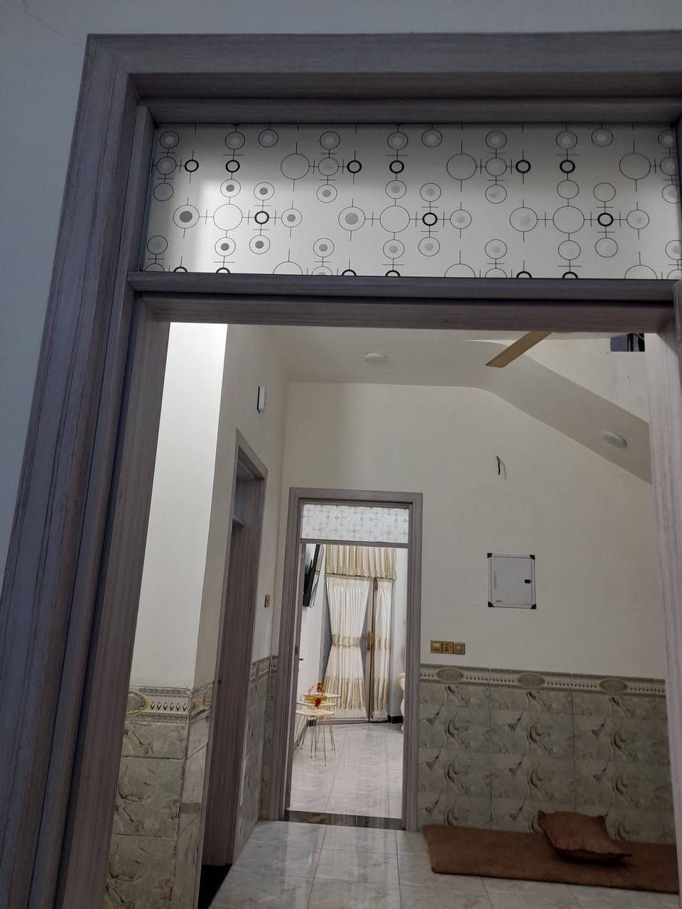 دار للبيع 
150 متر واجه 10 نزال 15 واقع حال 160 
طابقين ركن ع ثلاث شوارع مميز بناء درجة أولى موثث بالكامل ثلاث غرف نوم تريد موثث بالكامل أو بدوم اثاث 
جغيفي الثانيه من جه مجمع طيبه السكني 
***********
سعر 125
