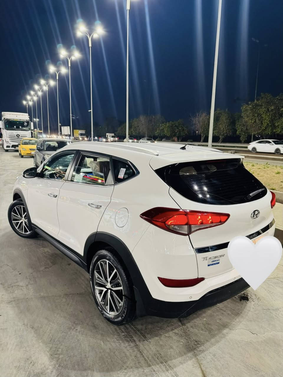 السلام عليكم 
توسان خليجي موديل ٢٠١٨ وكاله الكاصد 
سياره بيها قطعتين صبغ 
ماشيه ١٠٨ الف 
قبق ولفات مفتوح مبدل لاستيك 
السعر ١٦٧ وبيها مجال 
عنوان / بغداد البلديات 
هـ/ ***********
