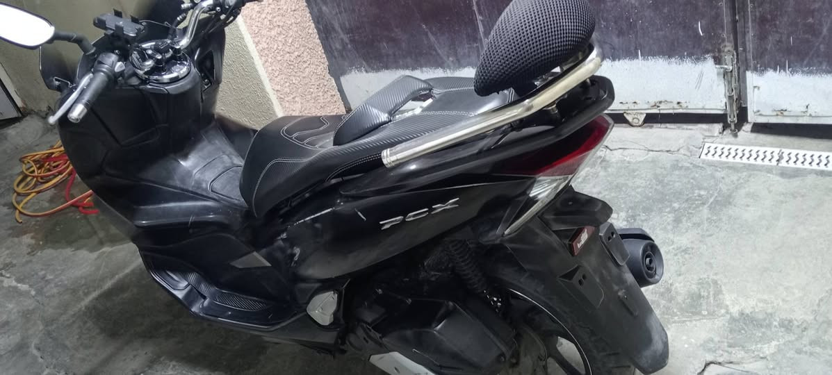 السلام عليكم ورحمة الله وبركاته
للبيع
دراجة Honda PCX جيل ثالث كوري.
دراجة نظيفة كلش ما ناقصها شي 
مكان الدراجة بغداد الشعب 
 السعر: 13 ورقة، وبيه مجال حگ الجية
***********
