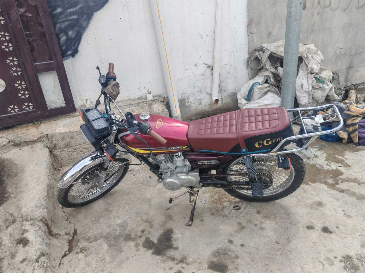 سلام عليكم ماطور أربعة كير للبيع سعر 425 وبيه مجال مابي كل عيب مكان كركوك قادسيه ***********
