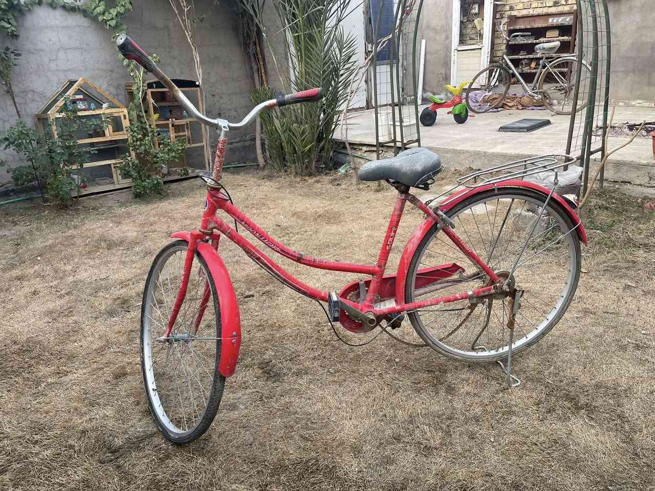 بايسكل للبيع
حجم 26 اخو جديد ناقصه فقط تايرات بنجر فقط نضيف كلش سعر 35 وبي مجال 
***********
