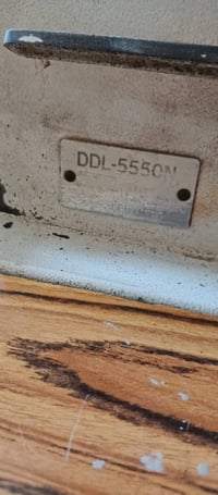 JUKI DDL-5550N • ماكينة خياطة صناعي • حالة جيدة