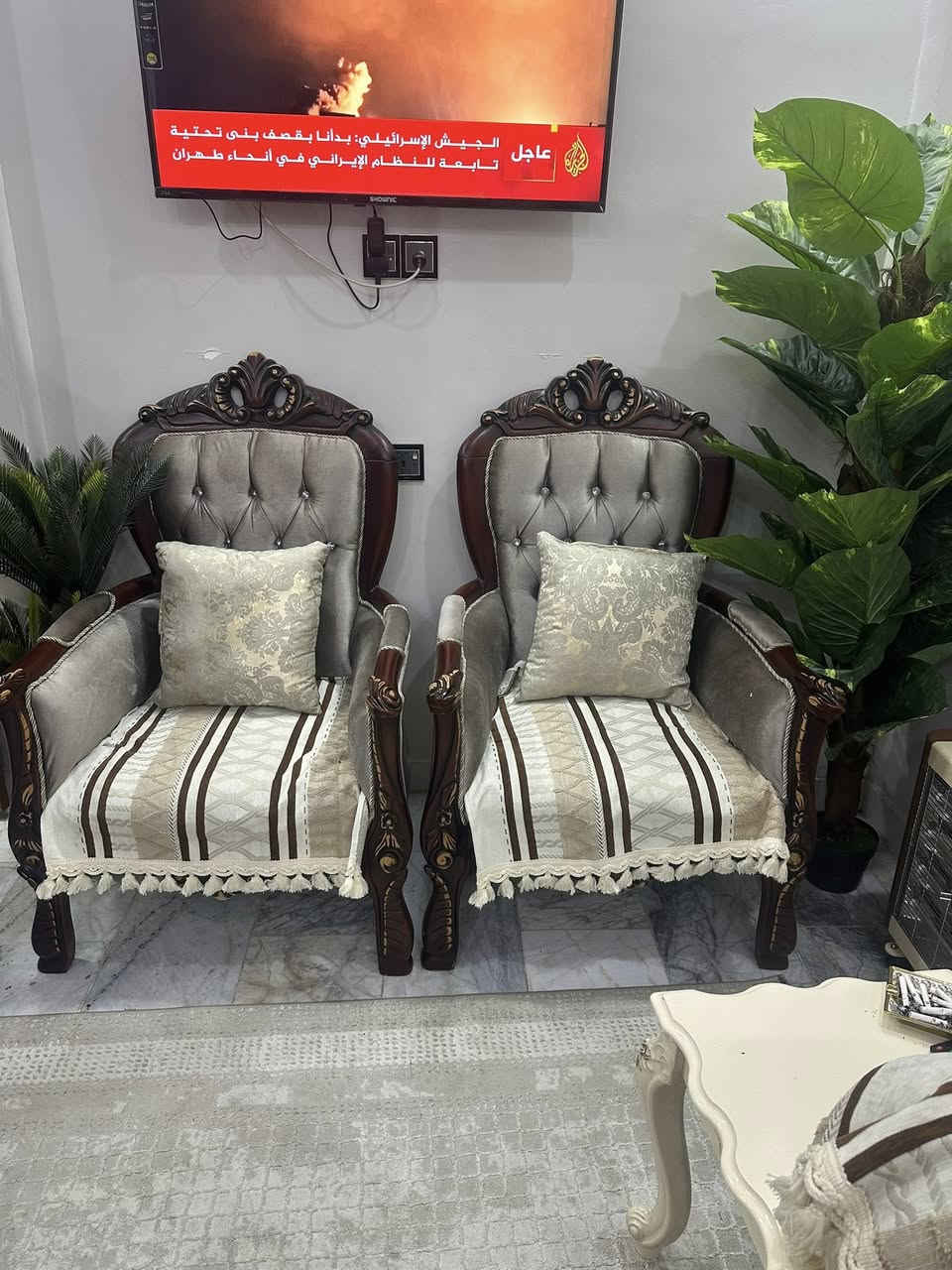 تخم تركي نضيف جدا 8 مقاعد السعر 900 الف المكان بغداد الحرية الاتصال فقط ***********
