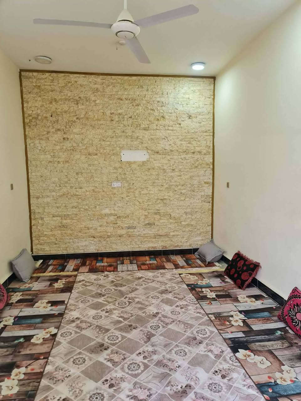 دار سكني #للبيع 
موقعه #حي_الحضاره_خلف_مديريه_الشرطه
قرب شقق جبل عامل السكني
المساحة 200 متر
البيت طابقين
بناء كونكريت مسلح 
 يحتوي على اربع غرف نوم
استقبال كبير 
مطبخ كبير 
صاله كبيره 
ثلاث مجاميع صحيه
كراج سياره 

#السعر خاص
#للاستفسار_اكثر_*********** 
أو مراجعه مكتب السند للعقار الكائن في الجزائر شارع المطاعم مقابل مدارس التفوق الاهليه
