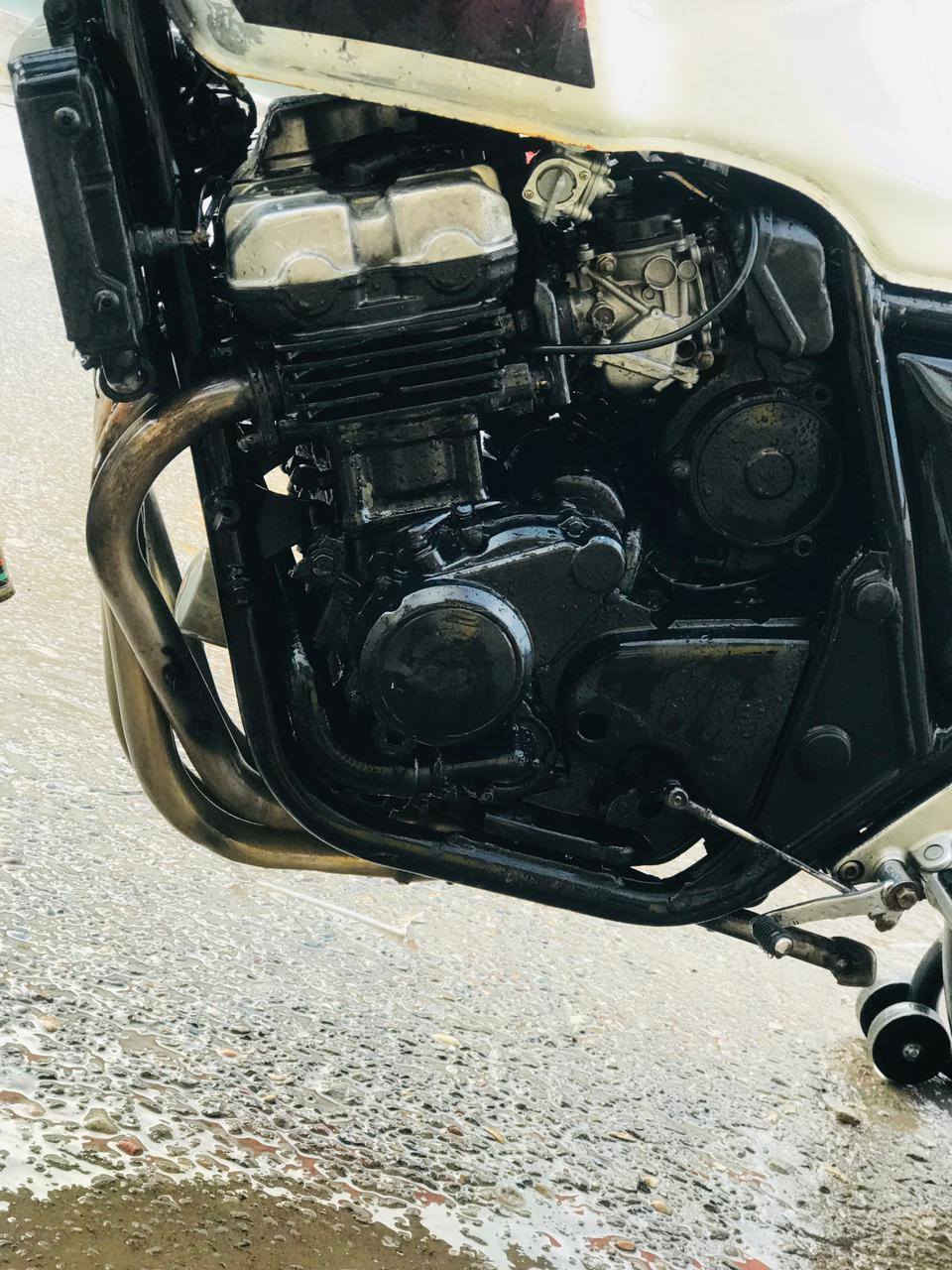 السلام عليكم بطح للبيعsb400 جيل اول محرك شرط صافي دمعه دراجه شرط شلعه و معدل والمحرك مفتوح كهربائيات كلها شغله تواير جدد المو شراي لا يراسل***********  السعر 1،100،000 مليون وميه الف وبي مجال
