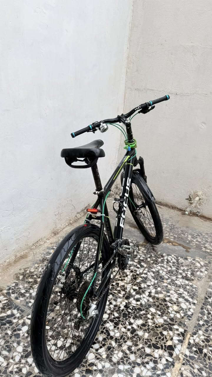 سلام عليكم
للبيع دراجة هوائية جبلية هجين ماركة Focus الألمانية، قوية ومناسبة للرياضة والاستخدام اليومي.
الحالة نظيفة جداً تقريباً %95.
المقاس: 26 - حجم M
عدد السرعات: 27 سرعة (9x3)
فرامل دسك
جميع التفاصيل موضحة بالصور
تم تعديل  السعر 
§ السعر: 245 ألف - بيه مجال بسيط
الموقع: بغداد - البلديات
لا يوجد توصيل
الهاتف: ***********
*متوفر واتساب
