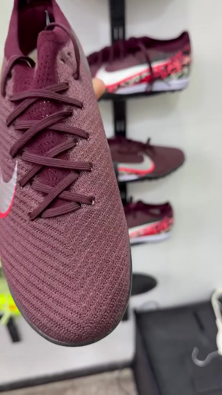 توفر حذاء اير زوم اصلي ماستر كوالتي👟.
القياسات من41-44📐.
العنوان📍:كربلاء شهداء سيف سعد قروب كهربائيات الماس 
للتواصل والحجز📞:
***********
***********
اسم المحل:تجهيزات العمدة للفرع الثاني⚽️.
