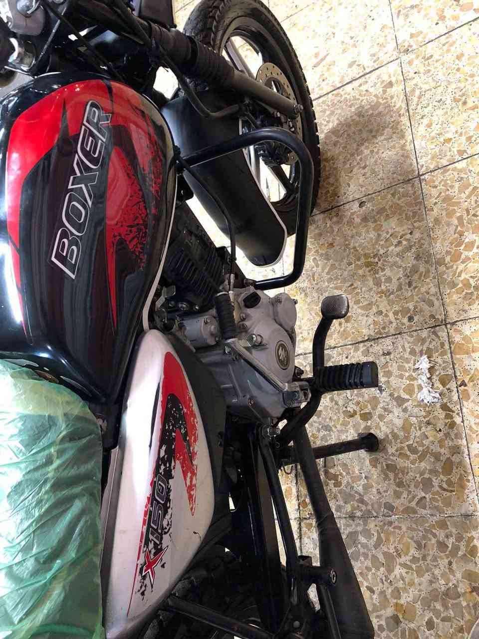 السلام عليكم بوكسر جبلي موديل 23 مرقم بغداد شرط التحويل مجفته وكاله قبل 6 اشهر  المكينه خير من الله لا تبخير ولا تنقيص جديده كلش الدراجه السعر 2400 مليونين وربعميه بيه مجال للشراي مكاني بغداد السيديه ***********
