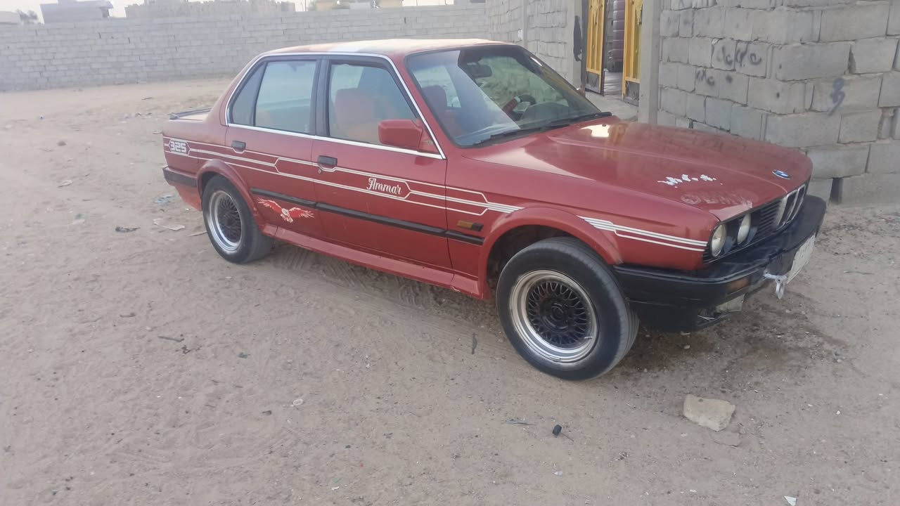 سلام عليكم سياره بي ام زعره مكينه كير ونجي 4 حلوات كير اوتو طخم تاير حداده دواخل نضاف سياره رقم ديالى مشروع وطني مكاني بصره سياره كفاله ضربه فقط مصبوغه المراوس حسب قناعه وبيع ب 33 مكاني بصره  انتصل وتدلل ‏‪***********
