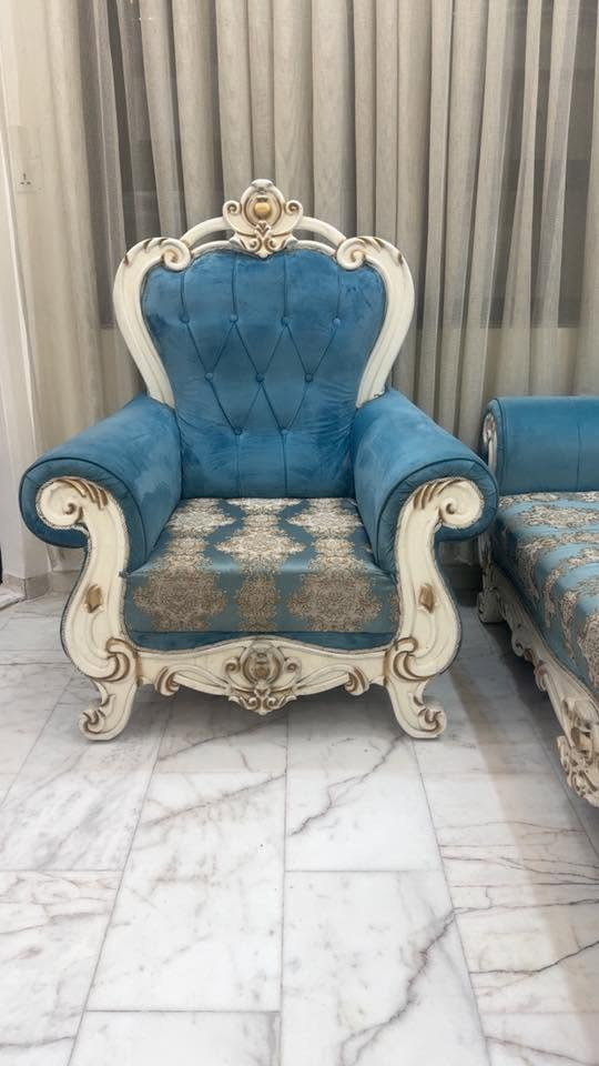 السلام عليكم تخم قنفات عشر مقاعد نظيف جدا وتكمه قليل الاستعمال ..سبب البيع صغر المساحة   السعر 600  الف 
مع ميز تلفزيون سعره 125 الف
مع مفرش للتخم وطبلات هدية مع التخم 
النقل عليكم

العنوان زيونة 
***********
