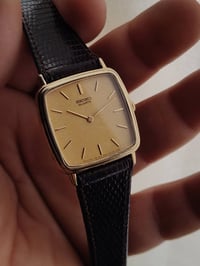 سيكو كوارتز • ٣٠×٣٠مم • سير جلد سويسري