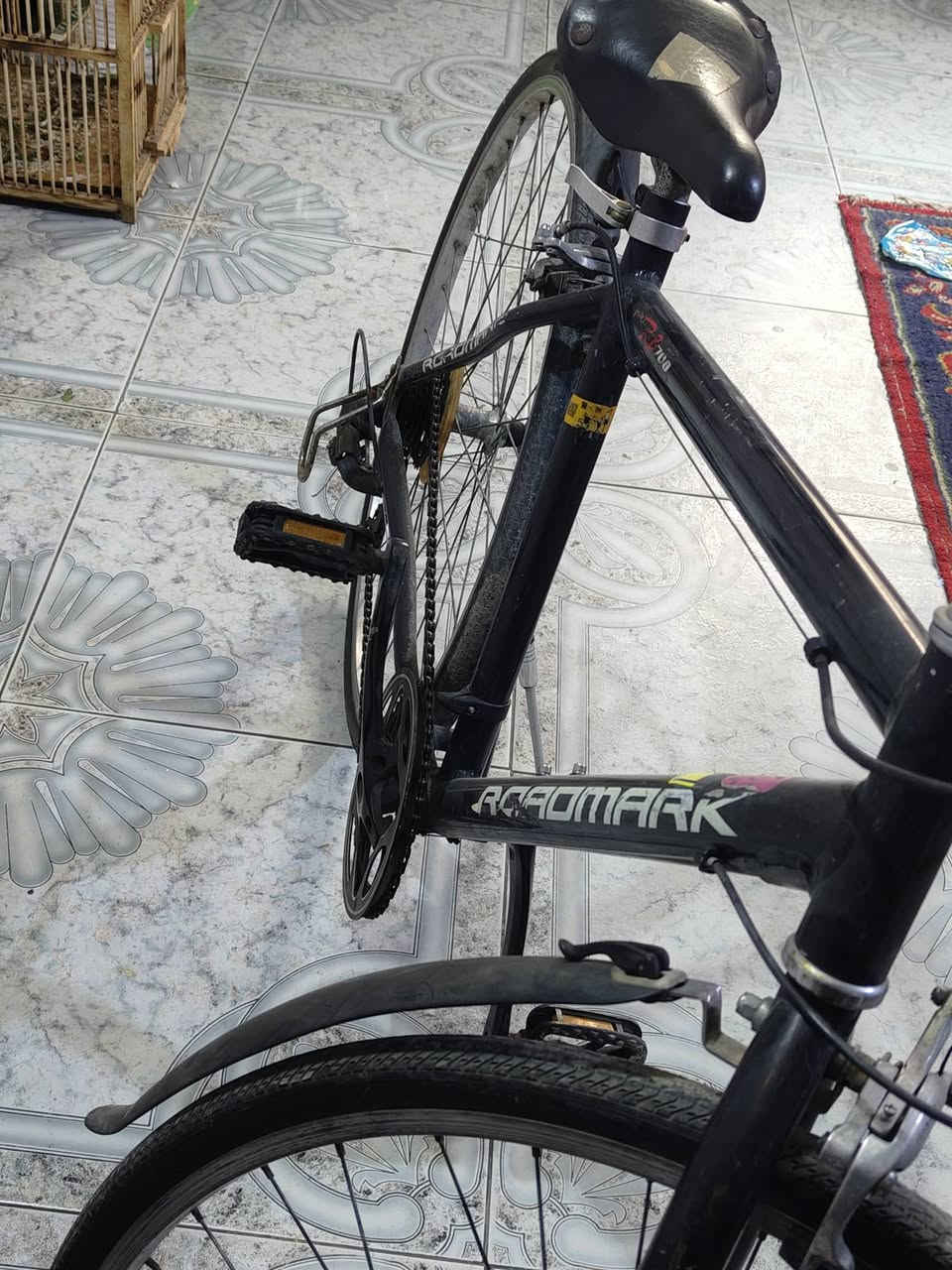 سلام عليكم بيسكل رياضي مثل ما موضح بل صوره ياباني باله مو صيني كله شغال سعر 100 مكاني بغداد الشعب 
***********
