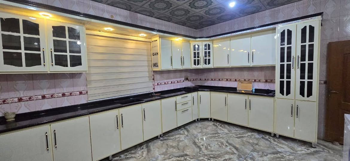 معمل الأخوين لعمل انواع المطابخ الالمنيوم في جميع القياسات والأحجام والألوان حسب طلب الزبون يوجد نظام الاقصاد على الماستر  نقل وشد مجاني داخل القضاء ماعليك بس تختار الديكور واللون الي يناسبك والباقي علينا عنوان المعمل الانبار القائم مقابل مركز الشباب هاتف ***********
