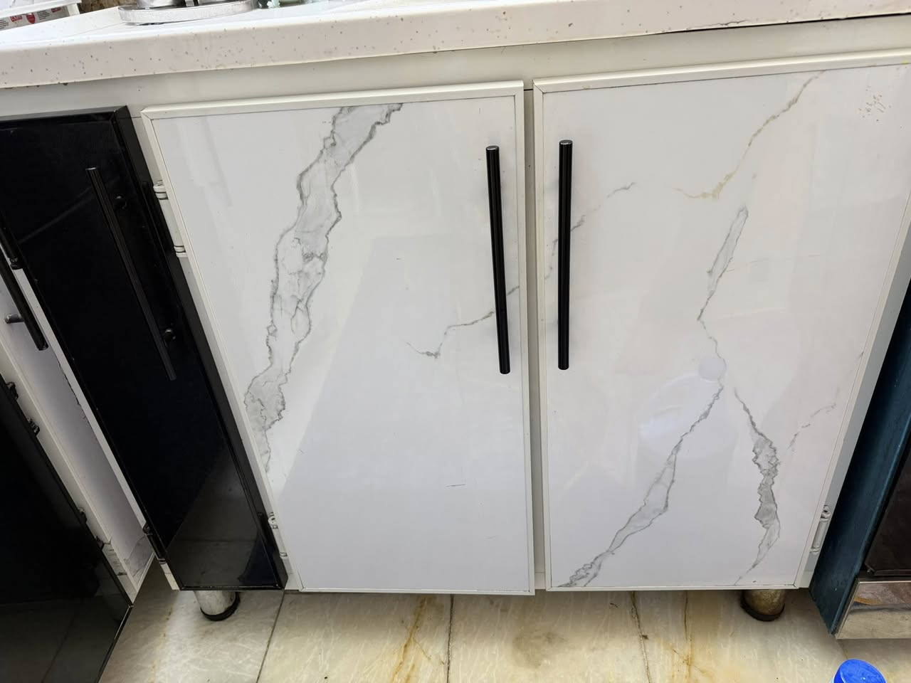 السلام عليكم كاونتر متره ونص مع متر سنك***********مع ميز طعام
