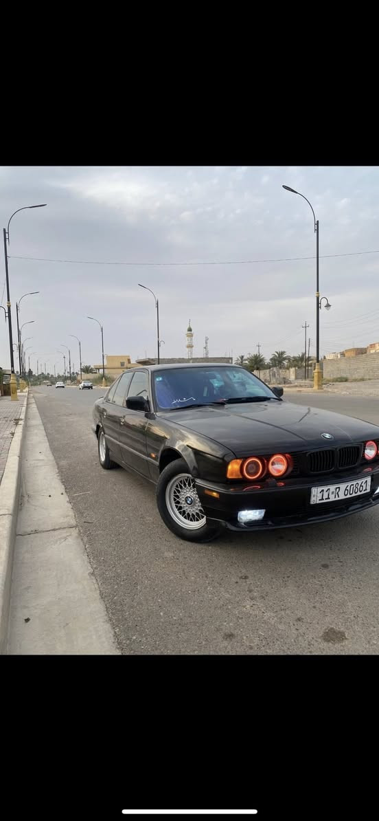 السلام عليكم
بيءم موديل 90 رقم بغداد دوالي تبريد ثالج حداديه 100 كشنات كهرباء سلايت شغال منضومه  زنون المكينه 35مفتوح 
ألون اسود غير محدد تخم تاير جديد مكان السياره صلاح الدين الضلوعيه الرقم ***********  السعر58 بيه مجال
