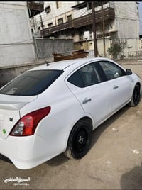 نيسان سني موديل 2023 كفاله من الضربه بيها مكانين صبغ سنويتها لل30 سيار...