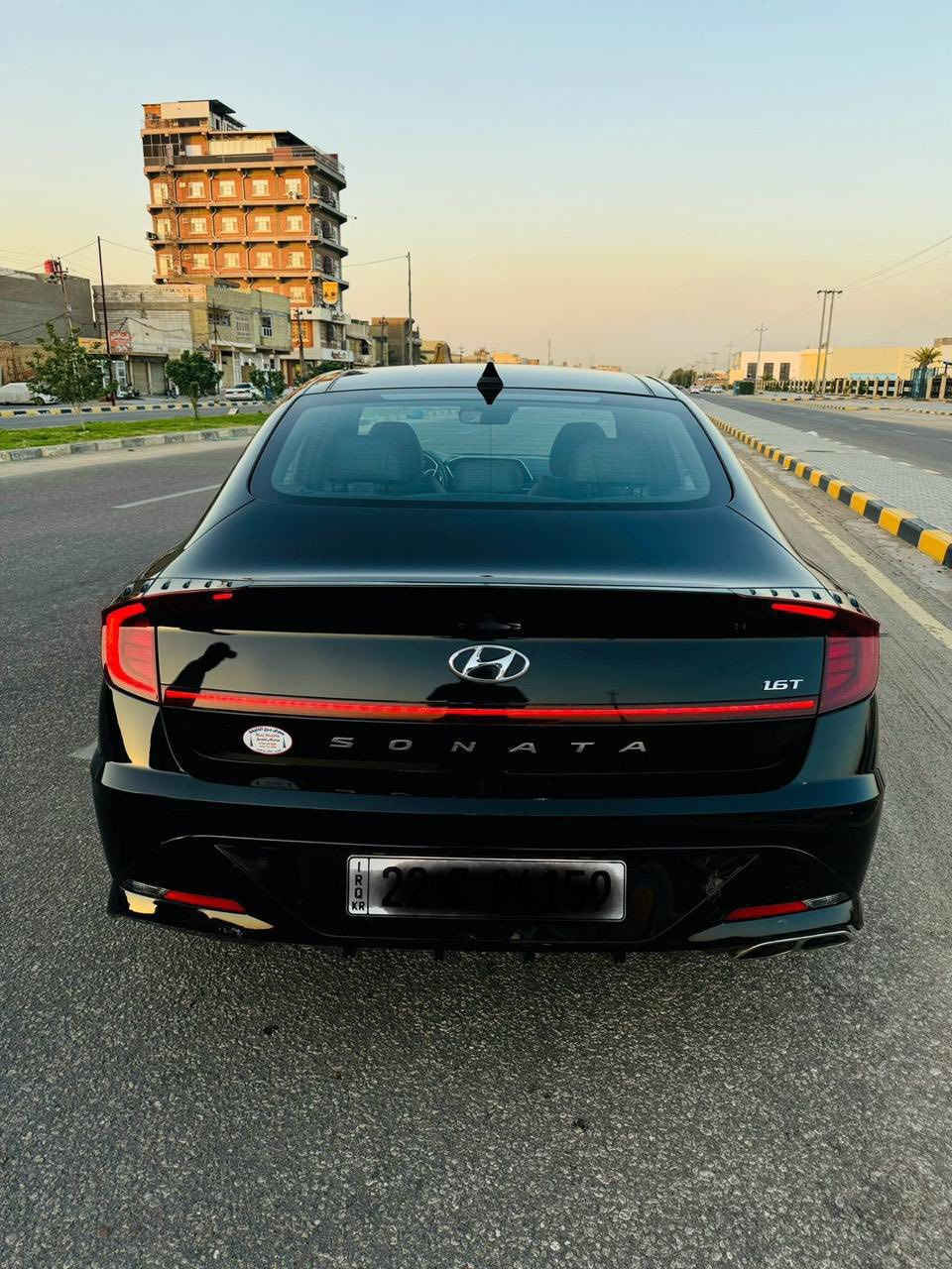 سوناتا 2023 SEL PLUS فول 1/1 

مواصفات :
▪️بصمة ابواب
▫️رادار امامي خلفي
▪️نقط عمياء جانبية
▫️قيادة ذاتية ومانع تصادم
◾️كروز مثبت سرعة 
▫️تحديد مسار
▪️هاند بريك دگمة
▫️اوتو هولد 
▪️لايت Led زنون
▫️تشغيل عن بعد 
▪️محرك 1.6 توربو
▫️شحن وايرليس
▪️تحكمات فوووول
▫️تدفئة كشنات وستيرن
▪️شفتات گير بالستيرن
▫️سستم سماعات Bose 
▪️عدادات دجتل فول
▫️شاشة كبيرة تدعم الكار پلي واندرويد اوتو
▪️كراسي كهرباء وخزن ميموري
▫️پانورما 3 طگات
▪️أنظمة قيادة ذاتية 
▫️أشاير بالمري
▪️قطعتين تبريد 
▫️تبريد منفصل مناخين
▪️كشنات جلد تطعيم
▫️ويل كب رياضي حجم 19

🔸عداد المسافة : 47,000KM
🔹رقم السيارة أربيل 
🔸السنوية جديدة / الهزة جديدة
🔹الحادث : الباب الأمامي ( جهة السائق ) مبدل ، وجزء من الچاملغ معدّل 
🔸السعر : 183 
🔹العنوان : النجف / قرية الغدير 
🔸للتواصل : ***********
