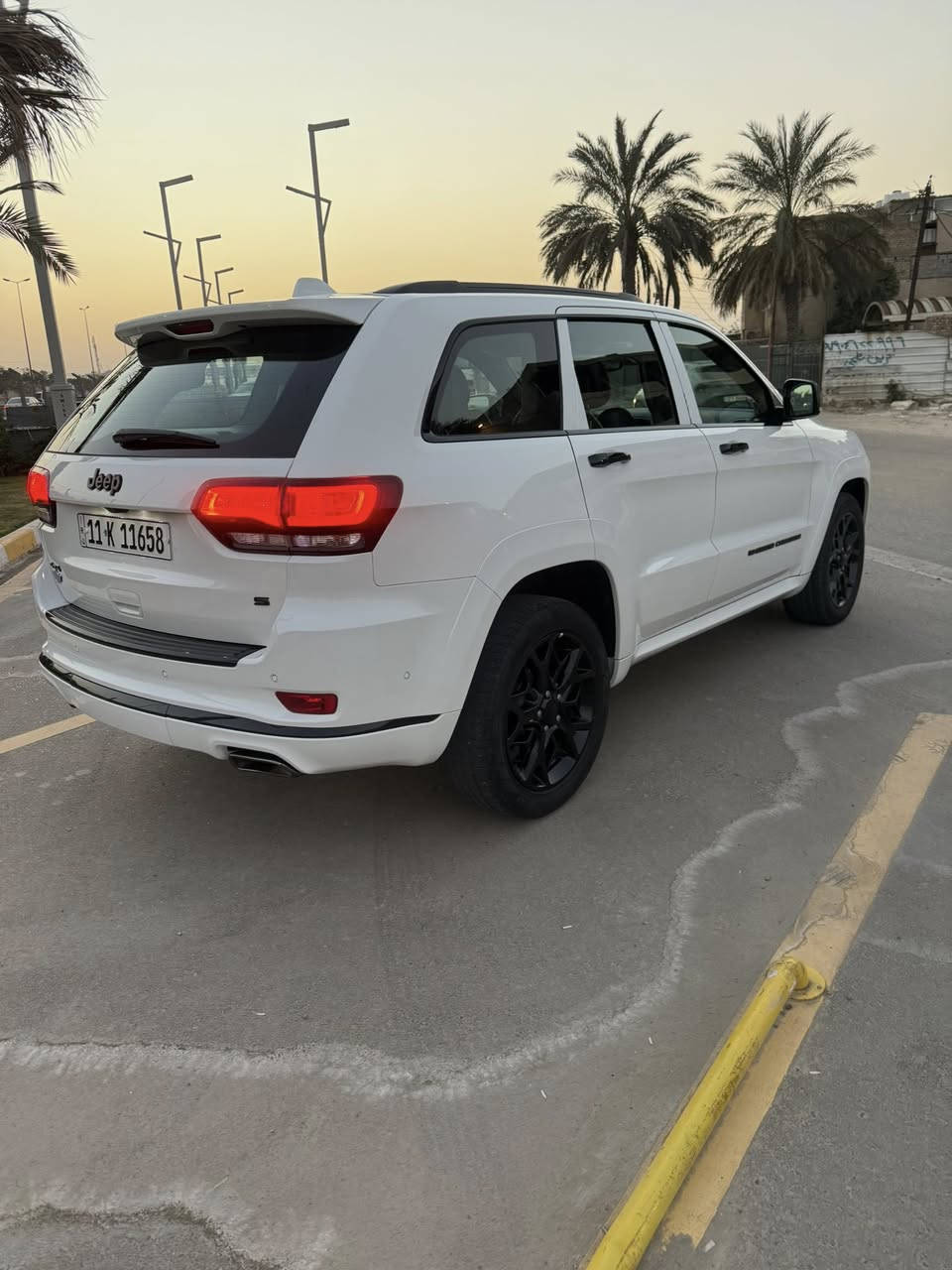 السلام عليكم جيب S  موديل 2022  ام الرادار وكالة هارلم فول مواصفات معروفة مواصفات ال S مكفولة من الصبغ والبارد  حته الدعاميات كفالة  فقط ملاحظة بالباب الامامي جهة السايق . السيارة جديدة صدر جديد كير محرك ممفتوح بيها برغي ماشية 50 الف مكاني بغداد الغزالية او حي الحسين للاستفسار *********** السعر  348
