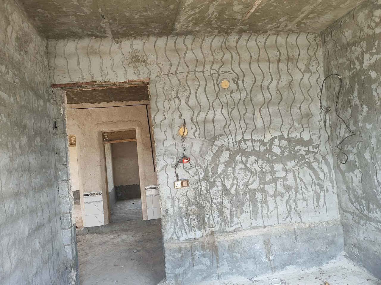 دار للبيع مساحته 250 متر طابو زراعي سند 25 تحويل مباشر ع طريق المعاره بشارع مقابيل سيد جواد يبعد عن شارع العام 300متر بناء بلوك وعكاده عوزه بس دواخل متكون من غرفة نوم عدد 2 وصاله ومطبخ مجمع صحيات خارجيه سعره 25وبيه مجال شي بسيط أي استفسار اتصل على الرقم التالي ***********
