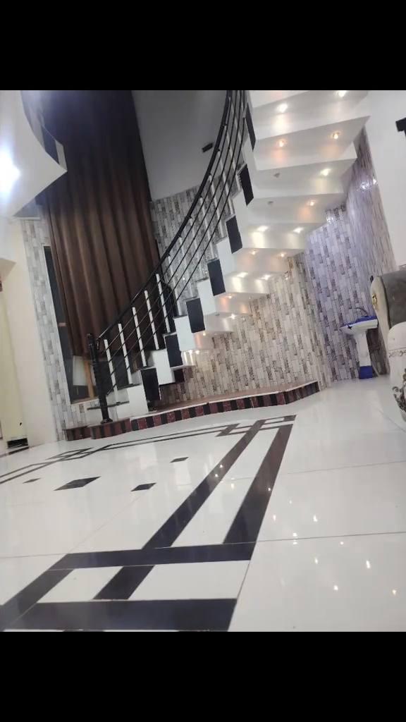 يالله بيت البيع المساحه 200متر حي النداء منطقه 55البيت على ساحه طابق واحد شغل جناي والسعر خاص ***********
