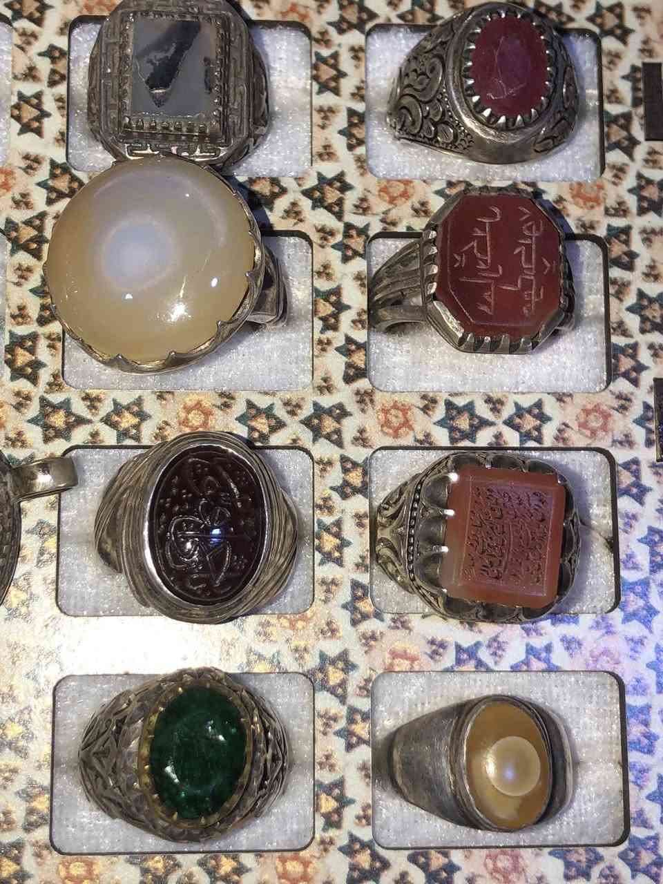 سلام عليكم
اخوان محابس العدد ٢٠ مع الميدالية ٢٠ قطعة الميدالية حجر قديم واطاره معادن شغل قديم 
محبس صياغة مرتبه واحجارهن حلوة ويدوية 
محابس من حجر ومن صياغة حلوات المجموعة كلهم للبيع 
الي يريدهن يتفضل 
وبخدمة الجميع 
الله يسلمكم ويحميكم من كل مكروه


**إذا كنت صاحب هذا الإعلان وتريد حذفه لأي سبب، رجاءا أرسل رسالة إلى الدعم الفني**