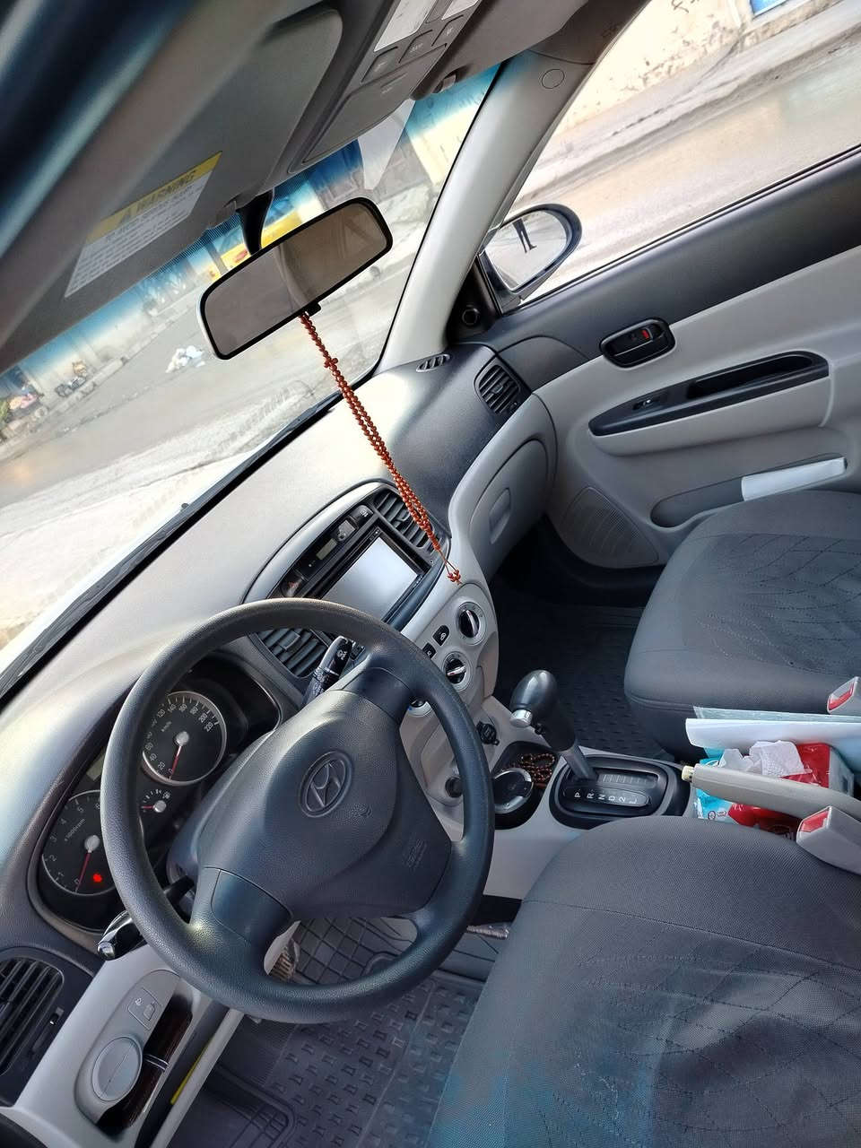 اكسنت 2008 رقم وسنوية جديد
محرك 16
كاربون بانزين
تبريد تدفئه شغال
لايتات بك لايتات اصلي شركه 
اربع دسك
سياره جاهزه مامتعوبه طخم جديد 
مابيها صبغ جاملغ امامي تبديل اصلي نفس اللون بدون صبغ 
السعر100وبيها مجال 
***********
