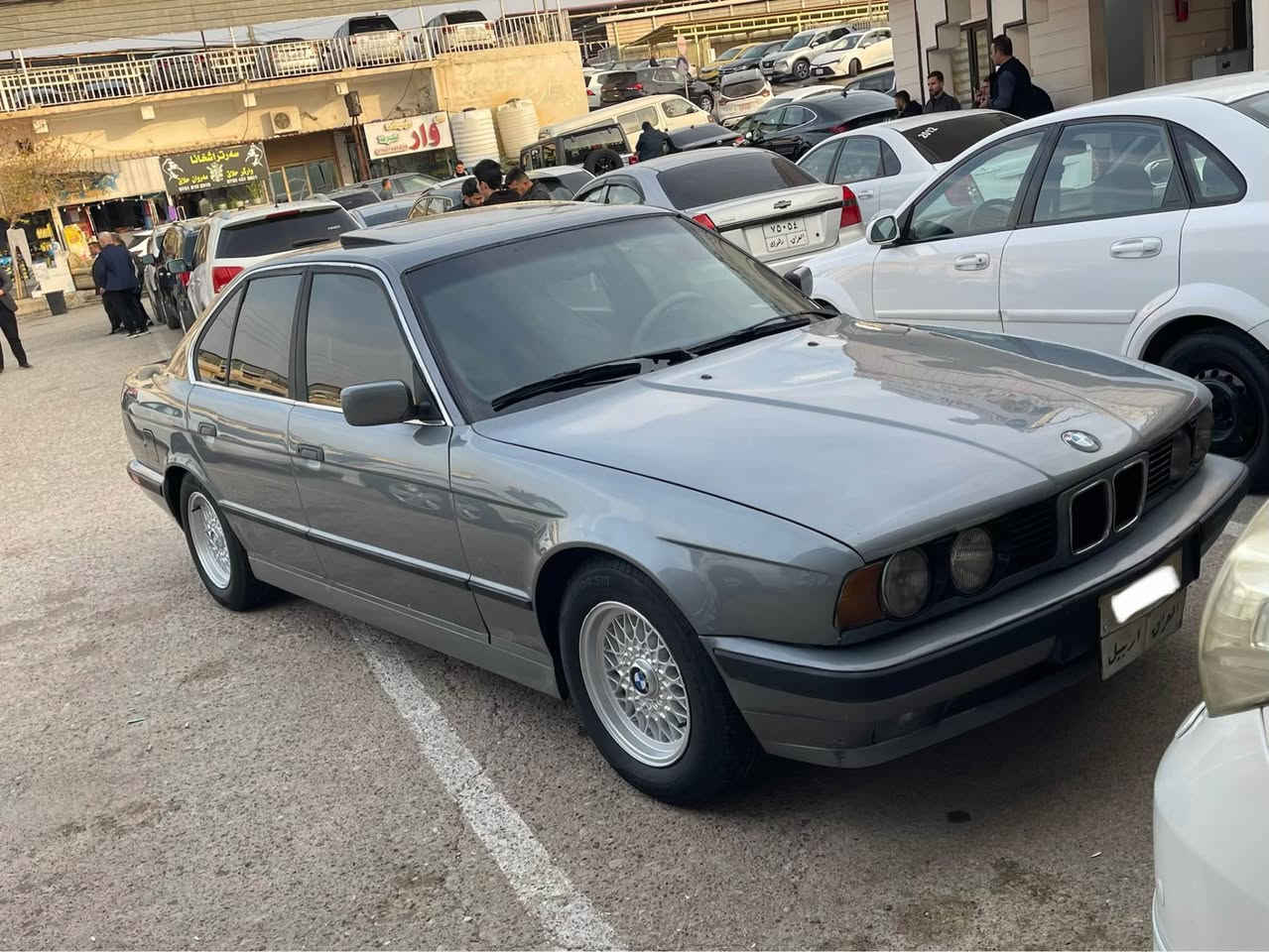 سياره BMW 
موديل 1991
حجم محرك 525 بيلادي
 سيارة فول فول مواصفات ☑️
سيارة عام بخ جمالية 
هيكل سيارة حيل حيل نضيف 
كير و محرك شرط 100%100
تبريد ثلج ❄️
سعر سيارة 64$ ورقة مجال
غرامة عليها 11$ ورقة انزل من سعر سيارة 
مكان سيارة عقرة 
رقم تلفون واتساب فايبر 
رقم تلفون 
كورك ***********
زين *********** اكر, نينوى
