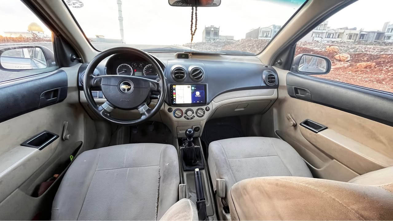 شوفرليت افيو صالون 
موديل ٢٠٠٩
دواخل اصفر
تبريد تدفئة 
كير محرك شرط كير عادي
محرك كبير دبل كمشفت 
شاشة ايبات+كامرة 
اربع تايرات جديد 
بيها واحد قطعة صبغ
سيارة جاهزة ما محتاج شي
*********** اكر, نينوى
