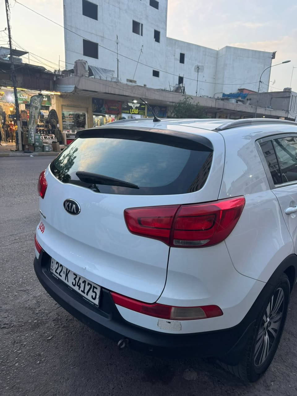 السلام عليكم
سبورتج 2015خليجي السياره كاعده مرتبه 

الضرر فقط بارد بدون دواخل صدر وحداديه جديد 

للاستفسار ***********
