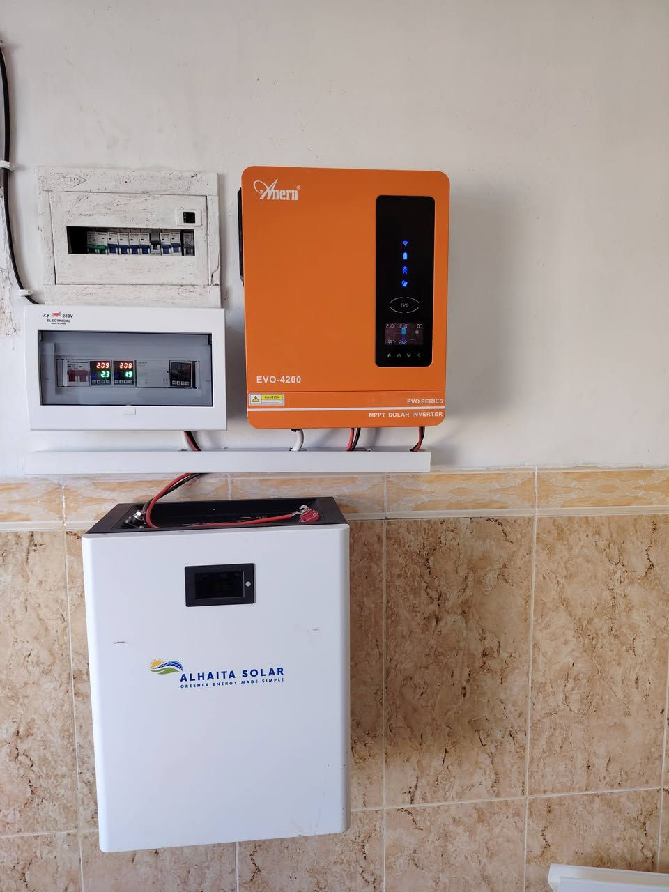 بفضل الله تم تنصيب منظومة طاقة شمسية لمنزل العم ( #منيب_الصالح_الزكرط )
الموقع  -#كركوك-#الحويجة - #الرياض
تتكون المنظومة من
🟢 7 الواح لونجي    وجهين  بقدرة #615w  ، (ضمان 15سنة) 
🟣 بطارية ليثيوم   بقدرة #8kwh  (ضمان 5سنوات)
🔵انفيرتر Evo Anern   بقدرة 4.2kw  (ضمان 1سنة)
🟤حديد مغلون بسمك 1.5mm
🔴مع كافة  التوصيلات  واجهزة القطع والحماية

📍#كركوك -ناحية الرياض-السوق الكبير- مجاور  جملة  وسام المجبل    

       م. ايمن ابراهيم العبيدي         ***********              
                                                                        
       م.علاء خماس العبيدي          ***********                                       
                                                                       
   📍 #موصل - الساحل الايمن -شارع النبي شيت

       م.حذيفة سيف الدين العباسي    ***********

       م.احمد جمال اللويزي.              ***********
#الشرقي_لطاقة_الشمسية_والاجهزة_الالكترونية
